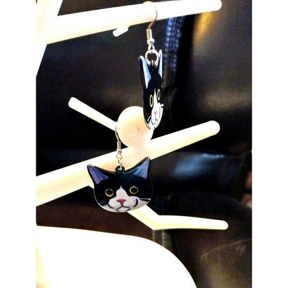 Cute Black White Cat Face Earrings 1.3 x 1.3 inches - Picture 2 of 7